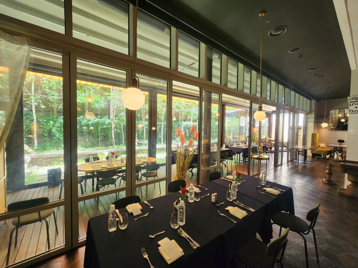 [レストラン] 1F 428 (ホール60席+ルーム10席)